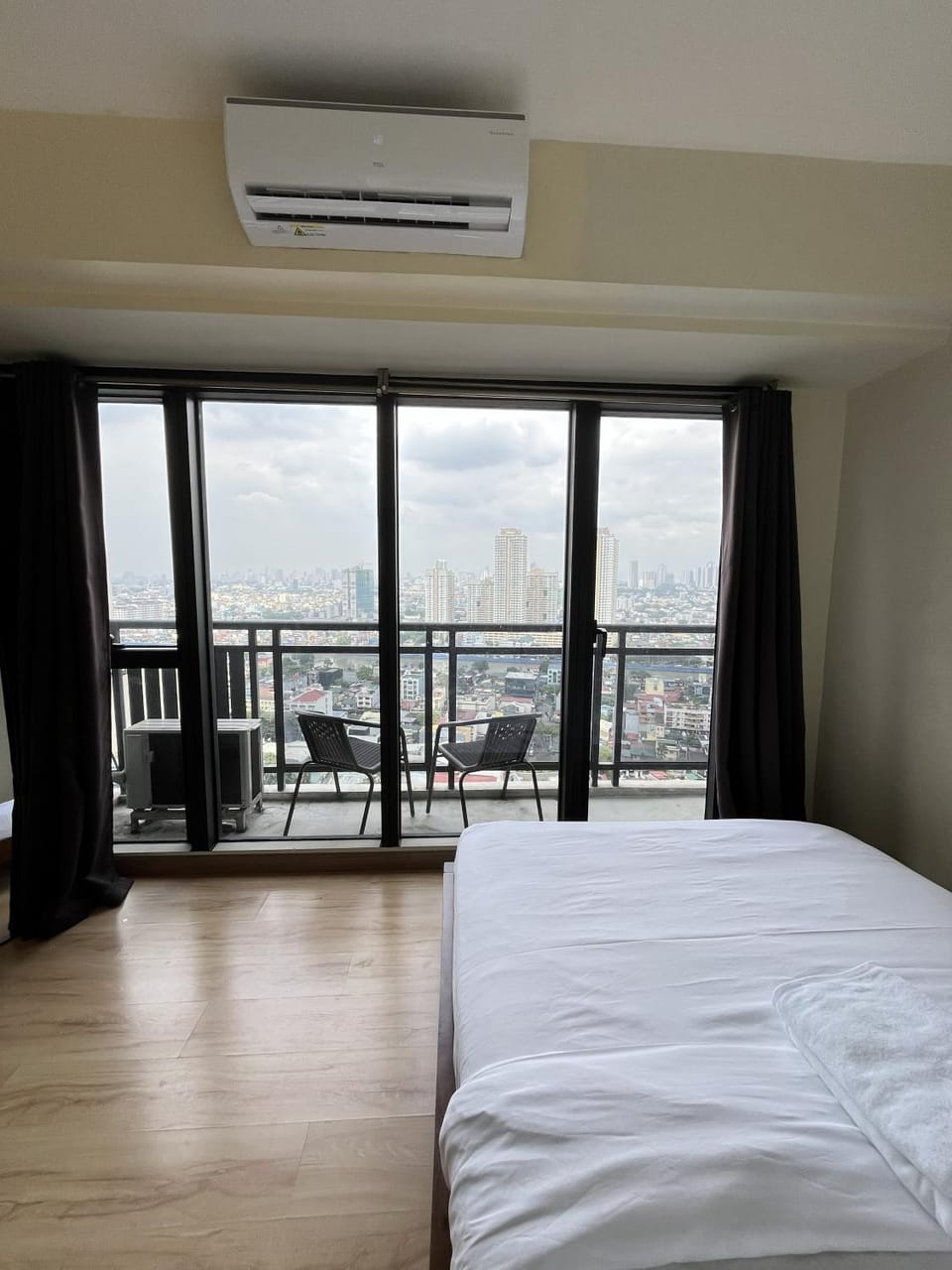 View (from property/room), Balcony/Terrace, Bedroom, City view