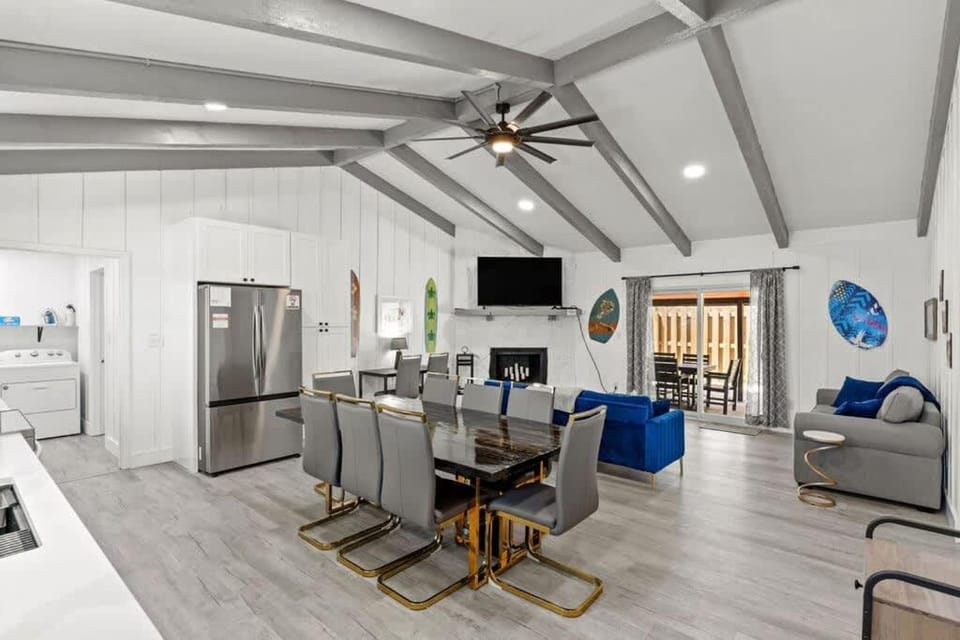 family Panama 4BR Beach Home 5Min Walk To Beach & Lagoon House in Lower Grand Lagoon