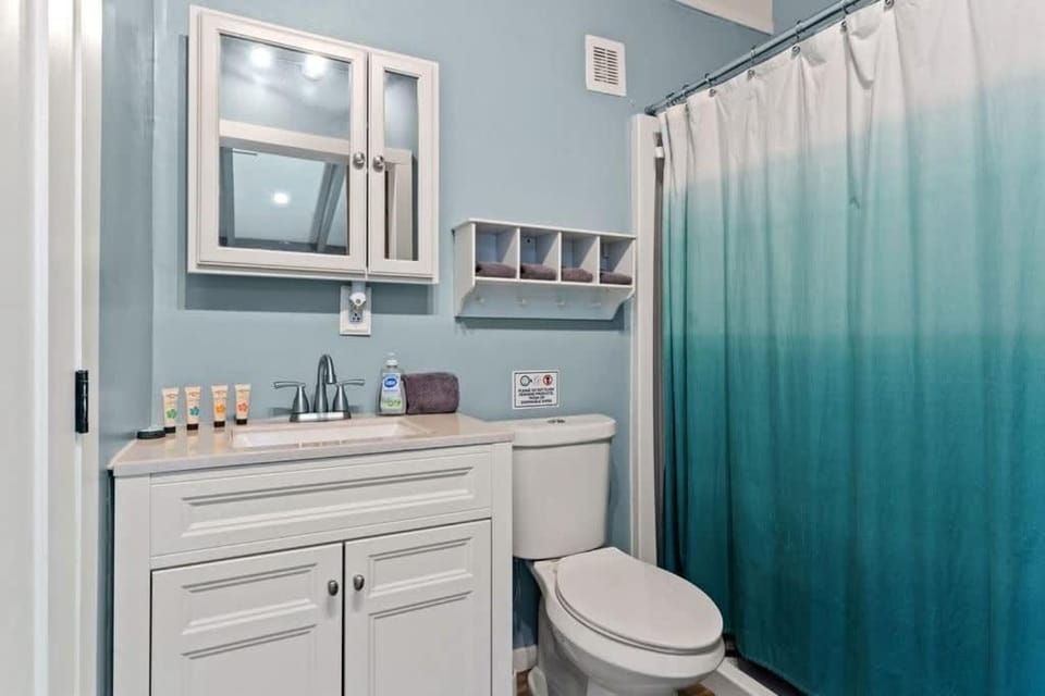 family Panama 4BR Beach Home 5Min Walk To Beach & Lagoon House in Lower Grand Lagoon