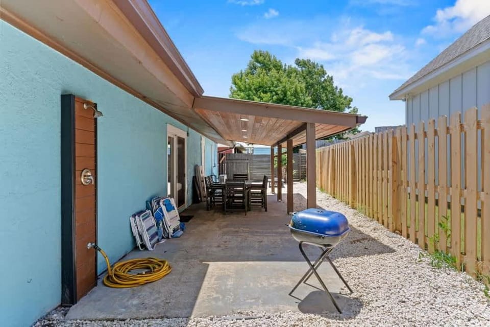 family Panama 4BR Beach Home 5Min Walk To Beach & Lagoon House in Lower Grand Lagoon