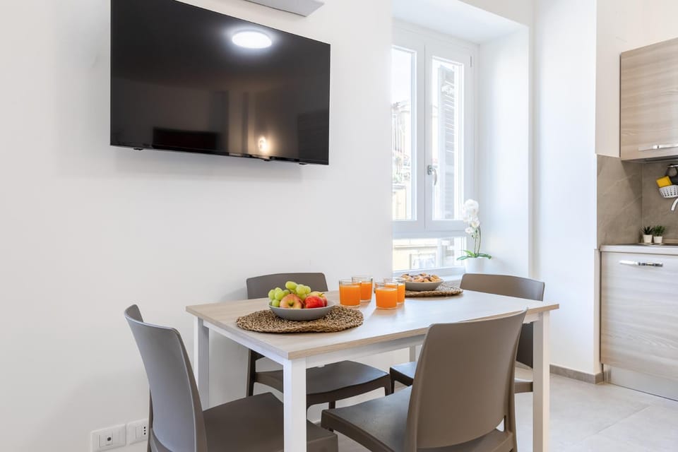 Charming Suite Gioberti, 5 min PNuova Apartment in Turin
