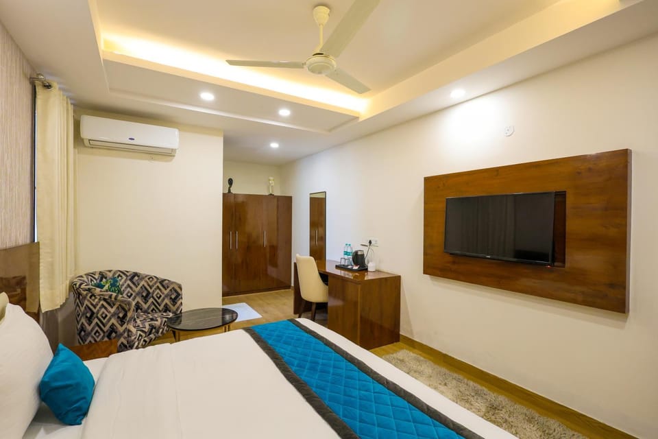 Bed, TV and multimedia, Bedroom, air conditioner