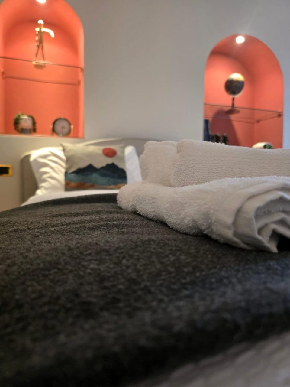 Bed, Photo of the whole room, Bedroom, towels