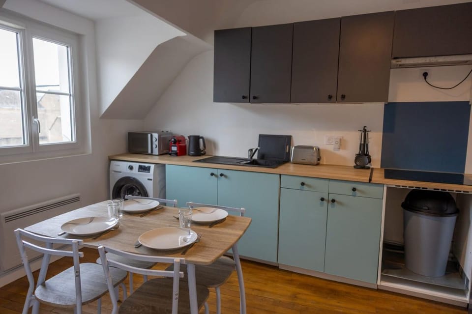 Dining area, kitchen