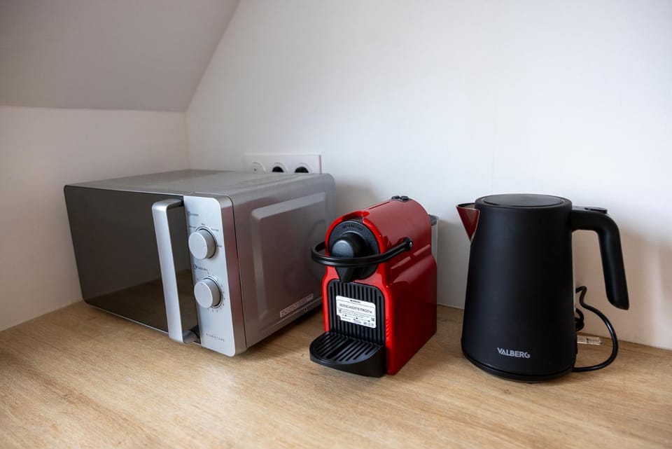 Coffee/tea facilities, microwave