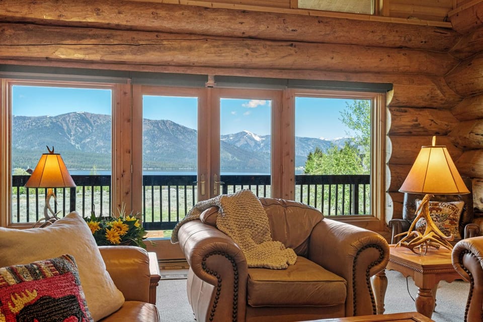 Hebgen Paradise Lodge House in Hebgen Lake