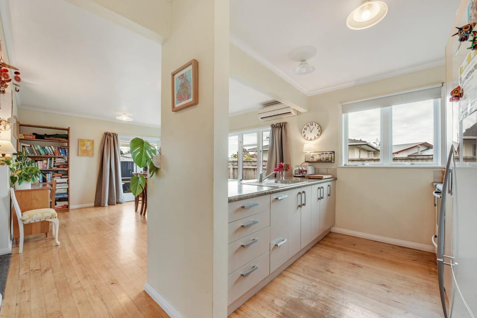 Kitchen or kitchenette, Dining area, Communal kitchen