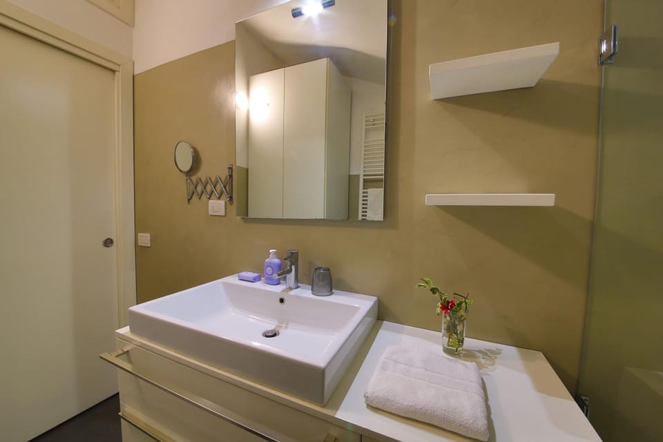 Bathroom, towels