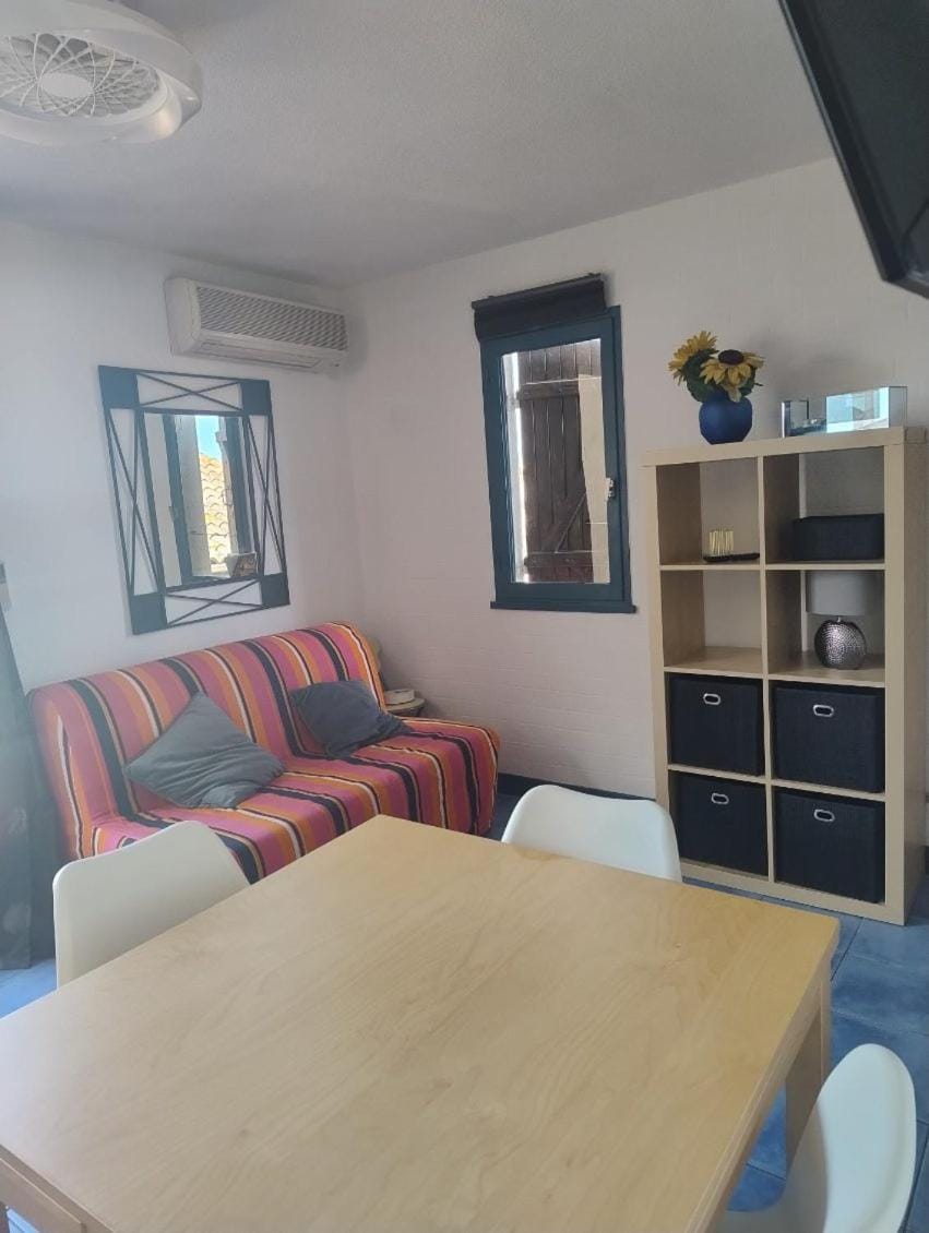 Dining area, air conditioner