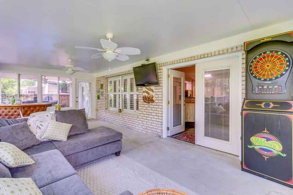 Near Beach • Covered Patio • FirePit+Grill • Yard House in Alabama