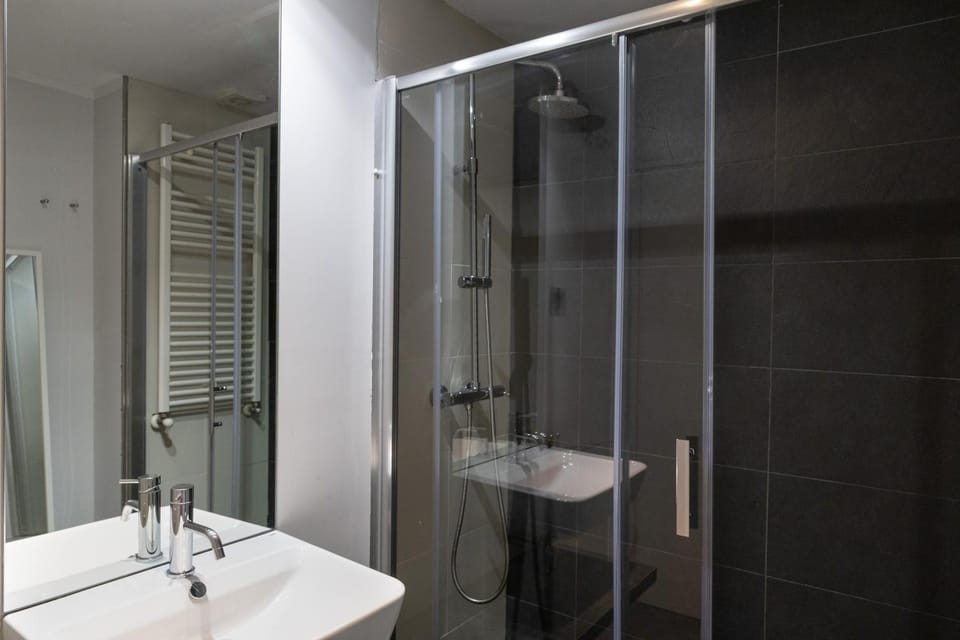 Shower, Bathroom, towels