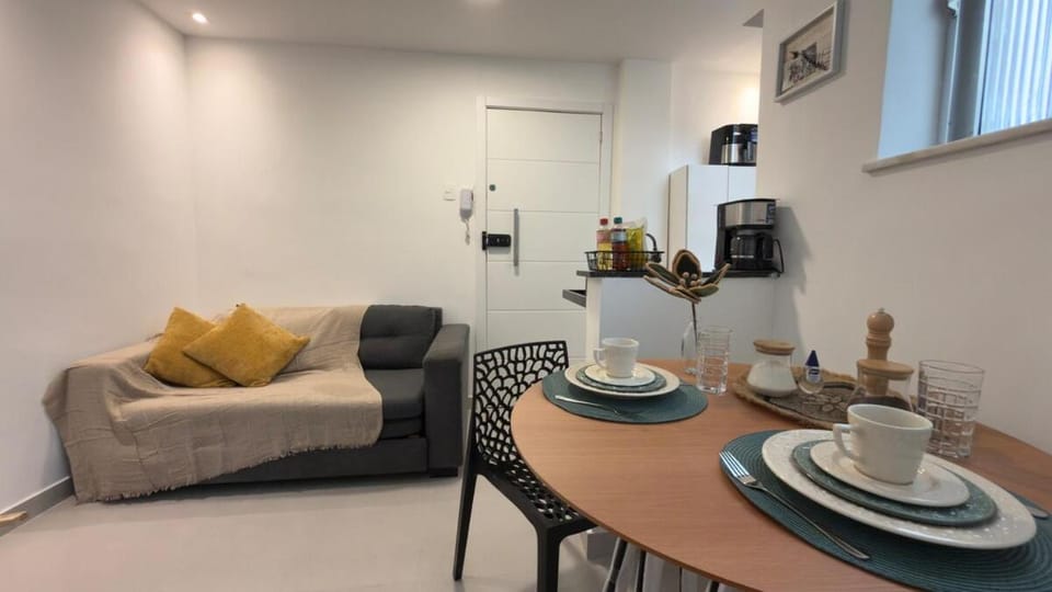 Studio renovado no Leblon Praia, Lagoa e Dias Ferreira a pé Apartment in Rio de Janeiro