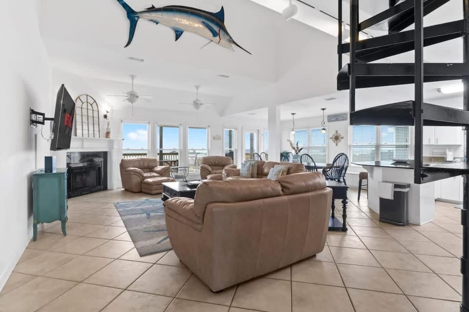 Family Waterfront Island Home Dock Hot Tub House in Dauphin Island