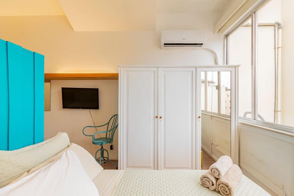 Cozy Apartment 1 Block from the Beach - S1225 House in Rio de Janeiro