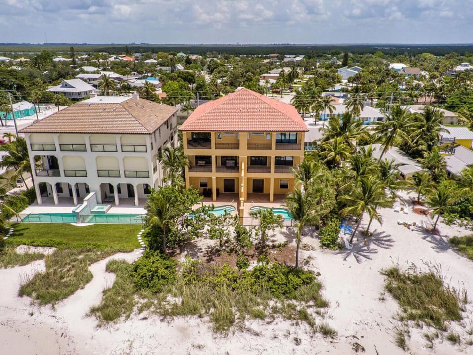 Blue Paradise by Sun Palace Vacations House in Estero Island
