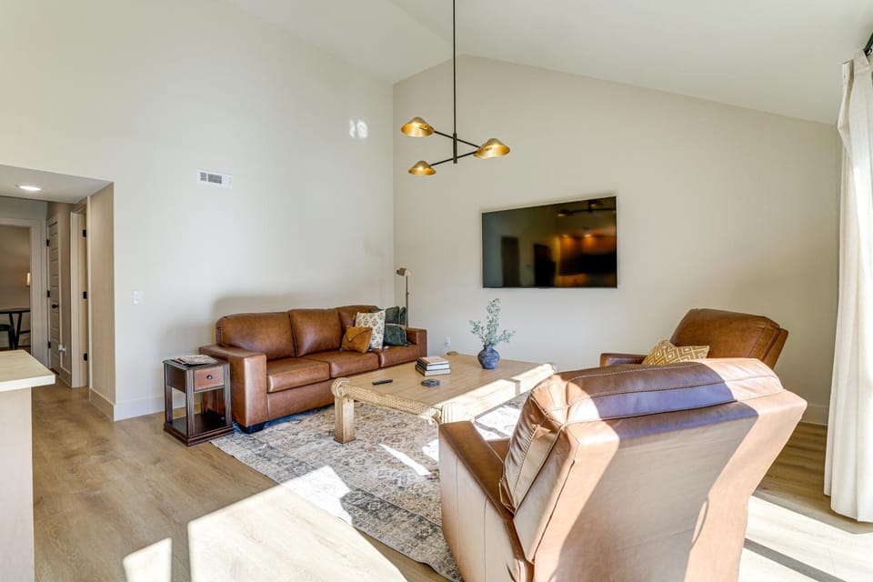 Bike, Golf & Explore: Quiet Bella Vista Retreat House in Bella Vista
