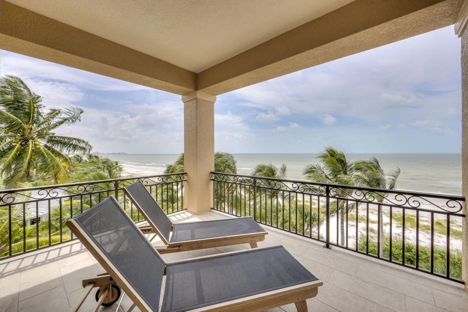 Sunset Siesta by Sun Palace Vacations House in Estero Island