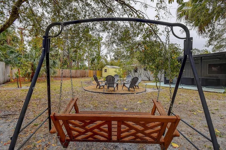 Family Sarasota 3BR Home With Heated Pool & Large Yard House in Sarasota