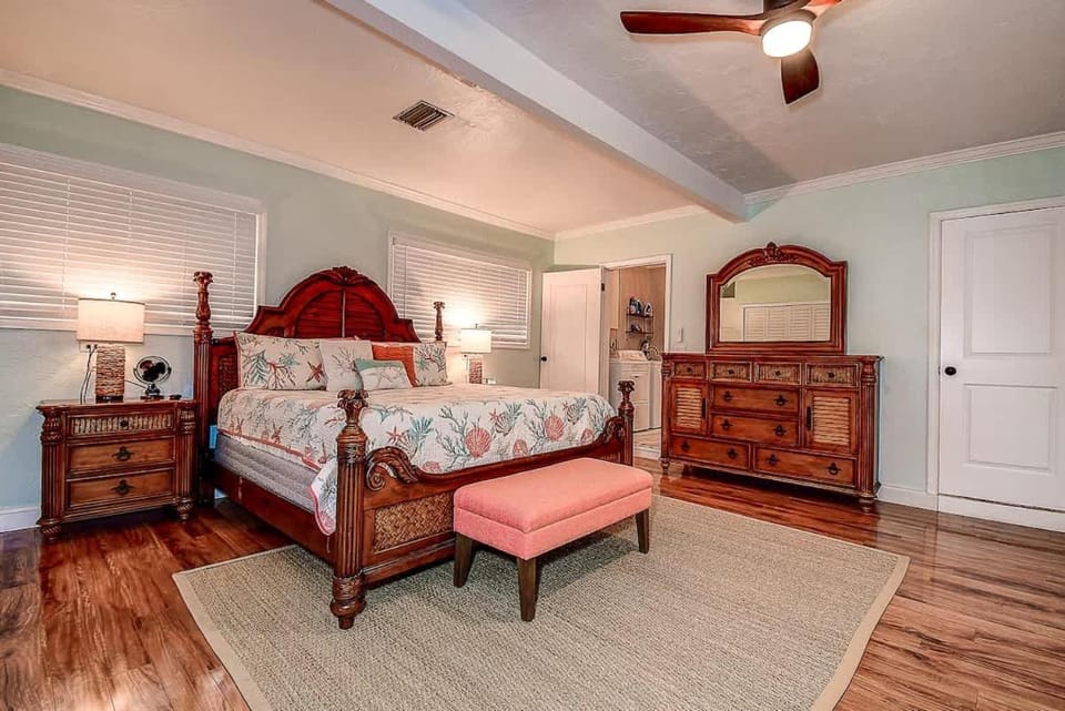 Family Sarasota 3BR Home With Heated Pool & Large Yard House in Sarasota