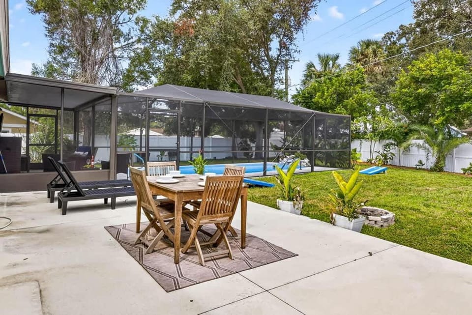 Family 3BR Apollo Beach Oasis Heated Pool BBQ CornHole House in Apollo Beach
