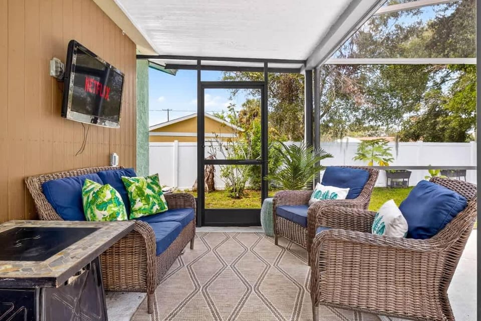 Family 3BR Apollo Beach Oasis Heated Pool BBQ CornHole House in Apollo Beach
