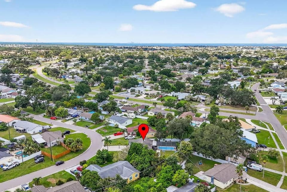 Family 3BR Apollo Beach Oasis Heated Pool BBQ CornHole House in Apollo Beach