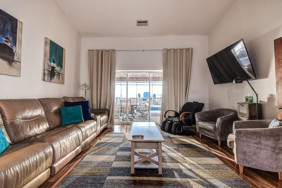 Family Waterfront 4BR Home Heated Pool Private Pier House in Tampa Bay