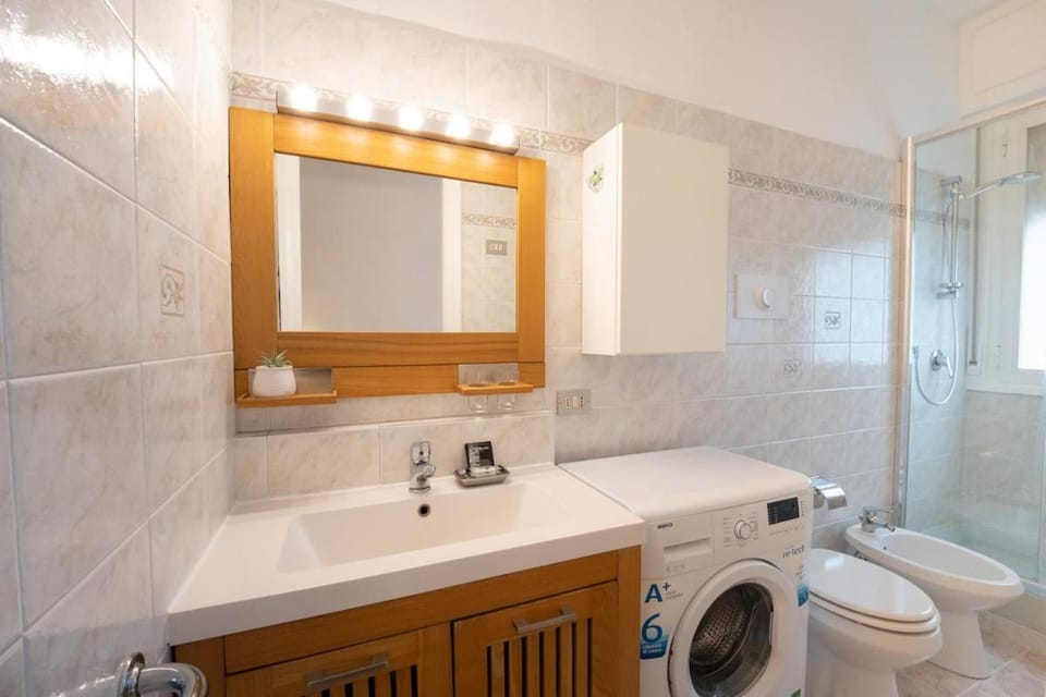 Parking, 2 min to Metro, 8 min to RHO Fair Apartment in Milan