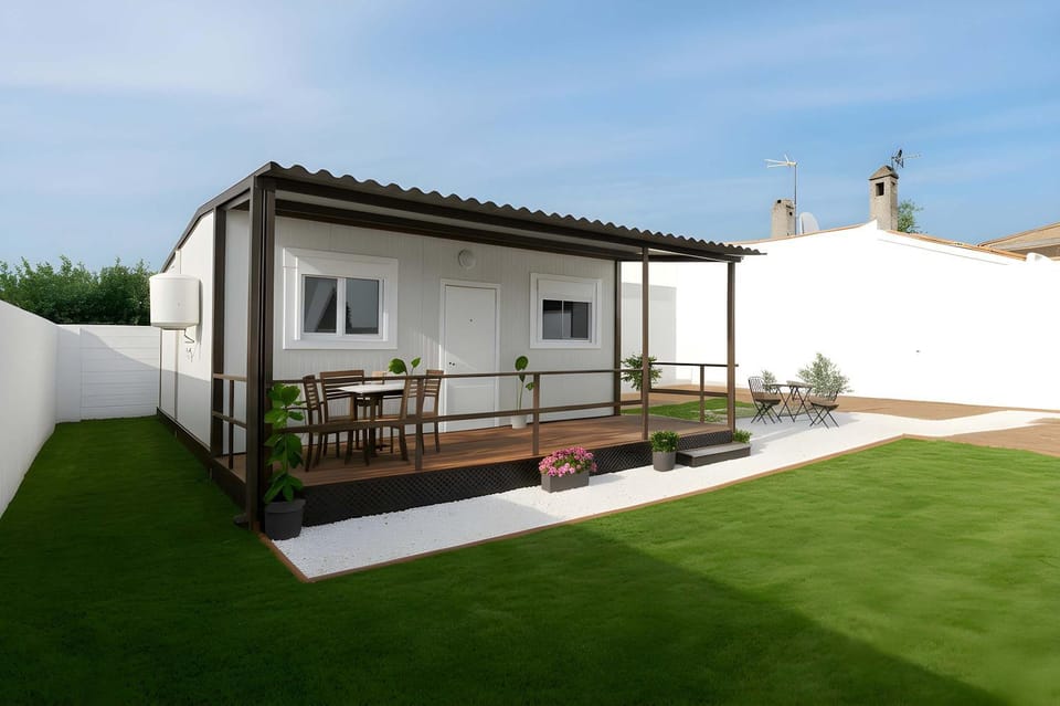Casa con jardin y piscina con horario privada WiFi y aire acondicionado Apartment in Chiclana de la Frontera