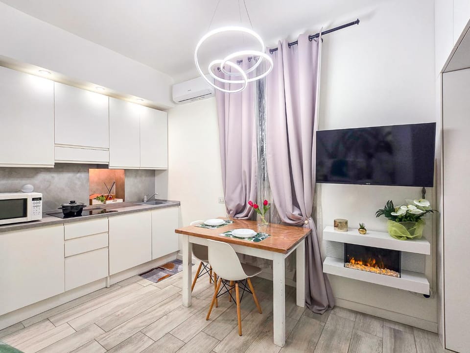 TV and multimedia, Kitchen or kitchenette, Dining area, stove