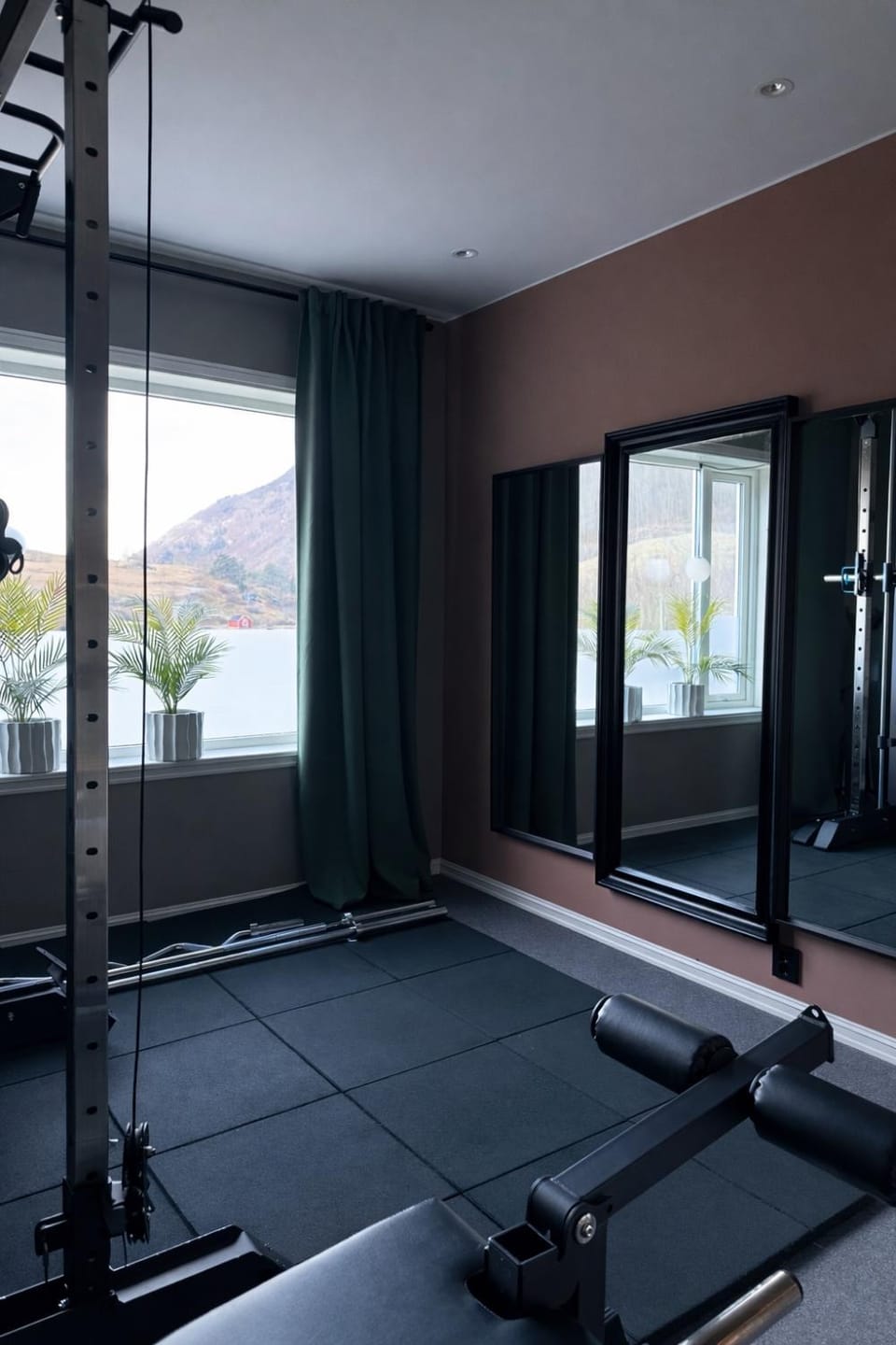 Private house on cider farm - fjord, beach & jetty Villa in Vestland