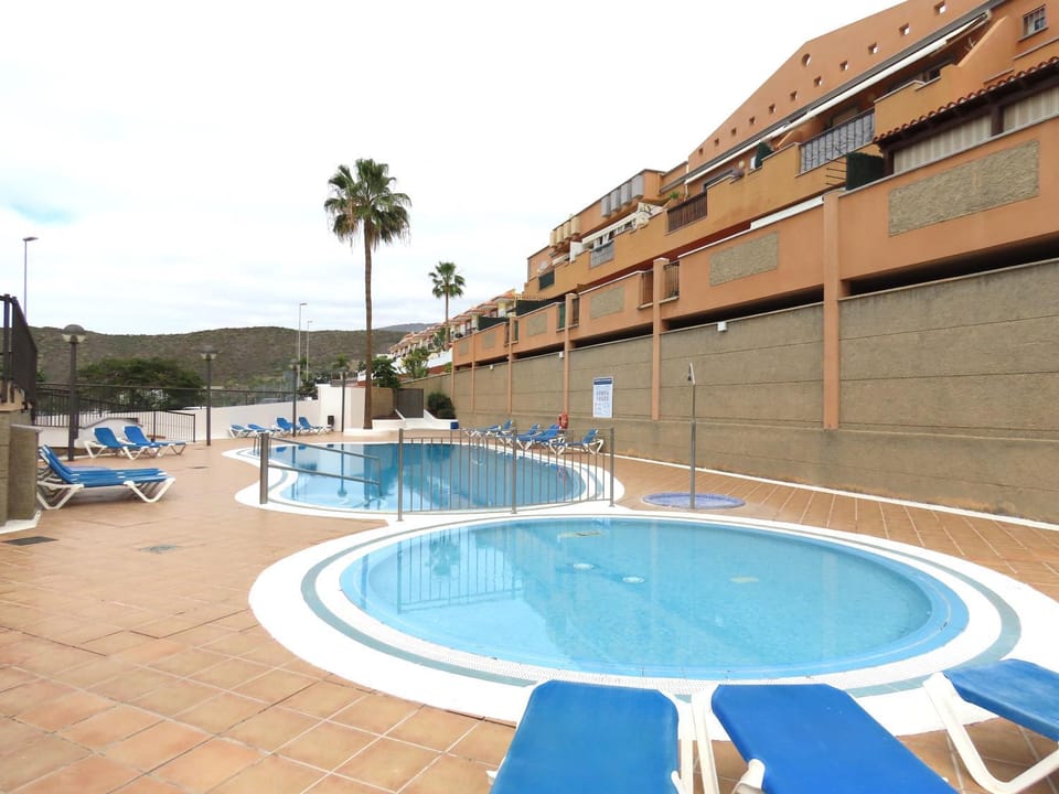 Day, Swimming pool, sunbed