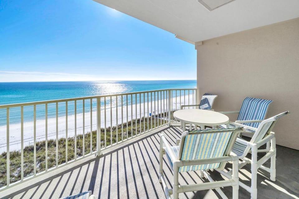 Gulf Front-Amazing Views! Close to Dining & Shopping Crystal Dunes 404 House in Destin