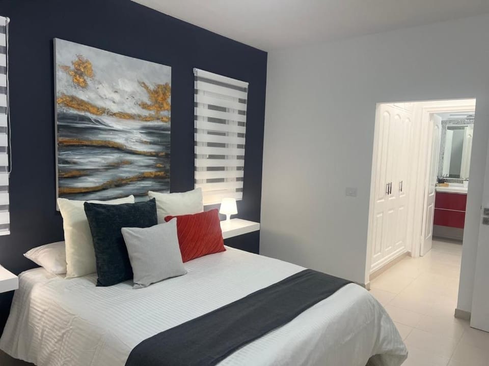 Shower, Bed, Bathroom, TV and multimedia, Photo of the whole room, Bedroom, Sea view, wardrobe