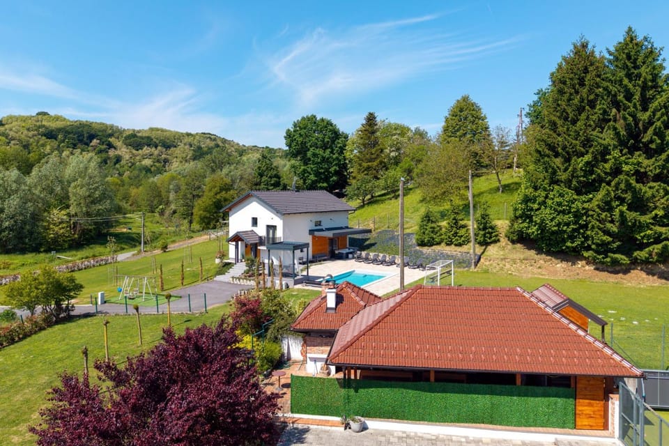 Property building, Natural landscape, Garden view