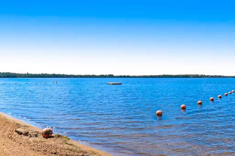 Sunset Condominiums: Golf View House in Castle Rock Lake