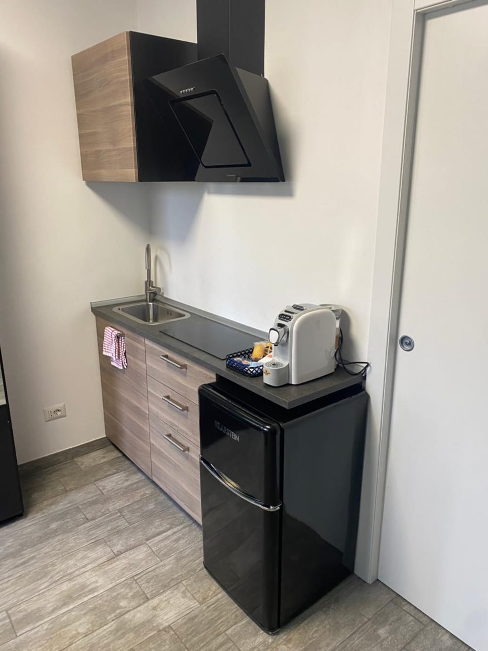 Kitchen or kitchenette, kitchen