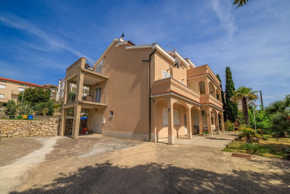 Patio, Facade/entrance