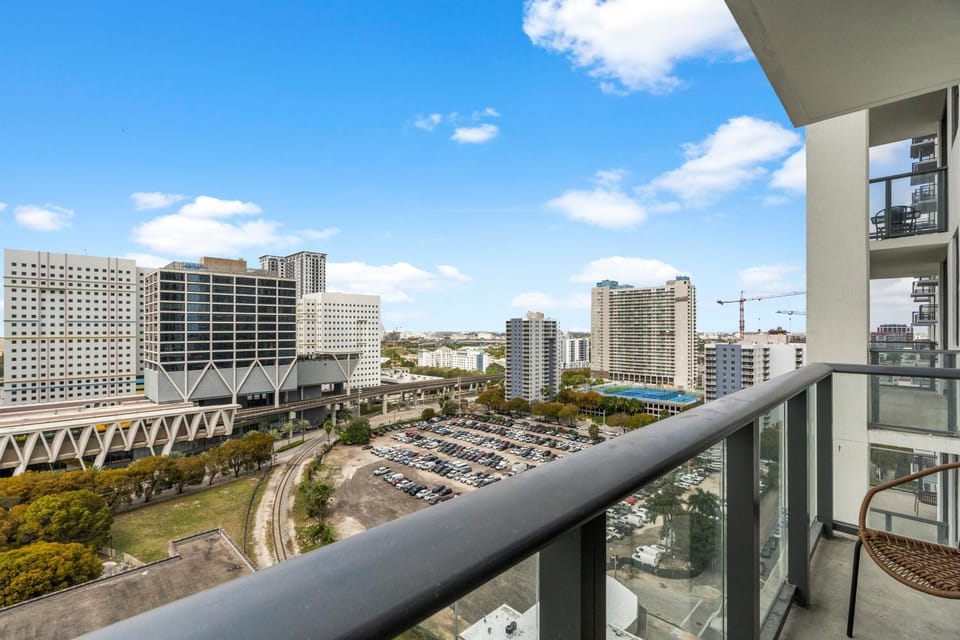 View (from property/room), Balcony/Terrace, Seating area, City view