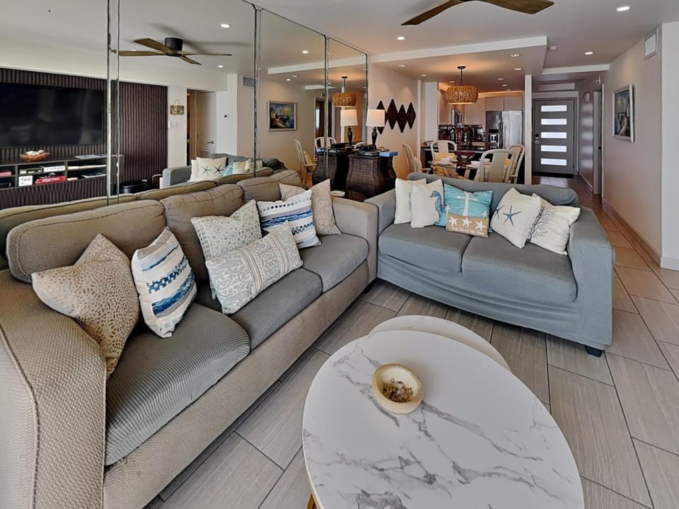 TV and multimedia, Living room, Seating area, Dining area, furniture, kitchen