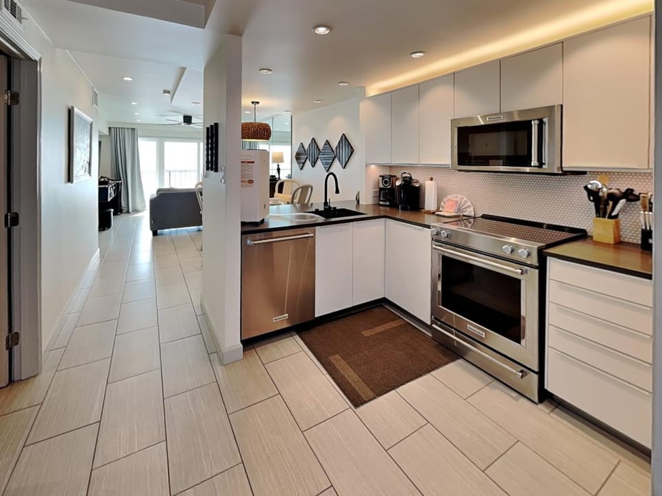 Day, Kitchen or kitchenette, furniture, microwave, oven, stove