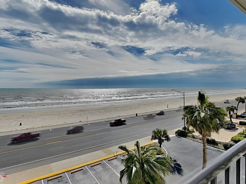Day, View (from property/room), Beach, Sea view, Street view