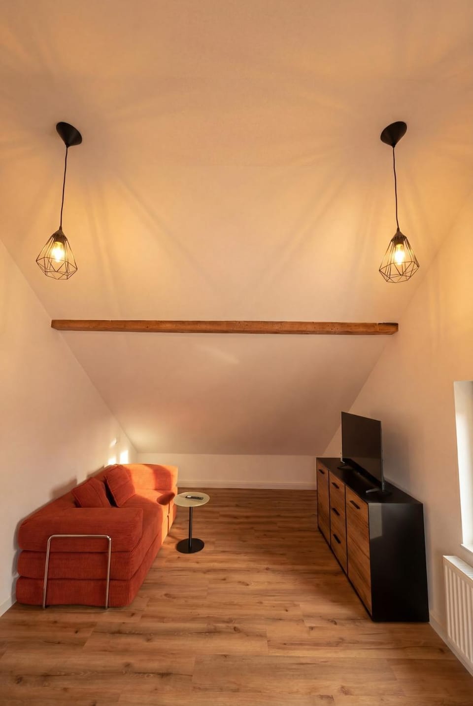 TV and multimedia, Living room, Seating area, Evening entertainment