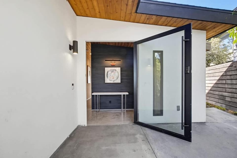 Harbor View - stunning 3 Bedroom 2.5 Bath modern home with panoramic views House in Point Loma