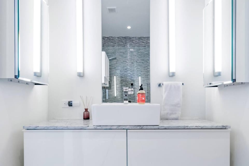 Modern, Dog Friendly Apartment with a Private Patio Apartment in Dallas