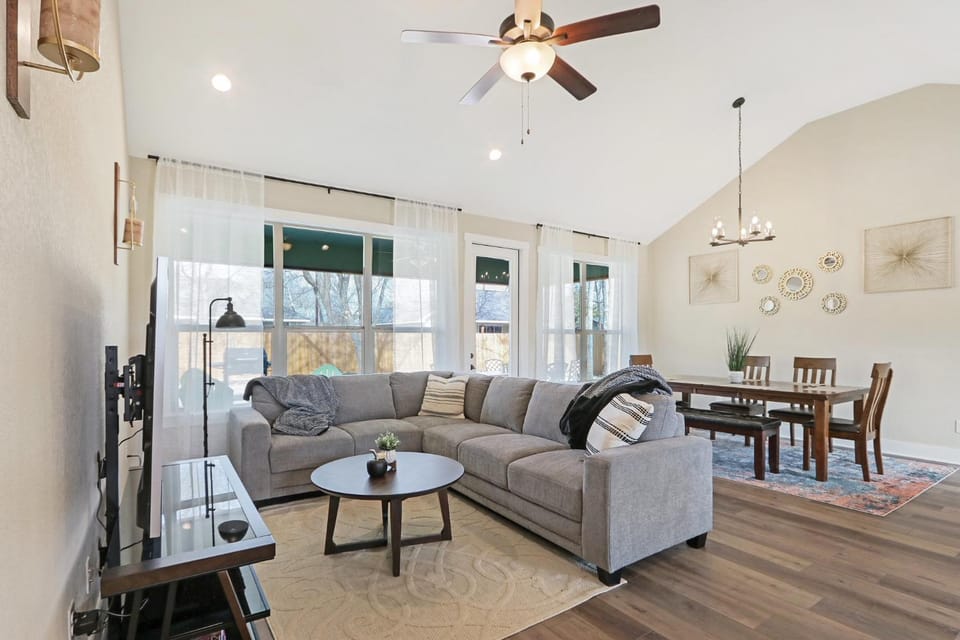 The Tipsy Twins - Entire Property House in Canyon Lake