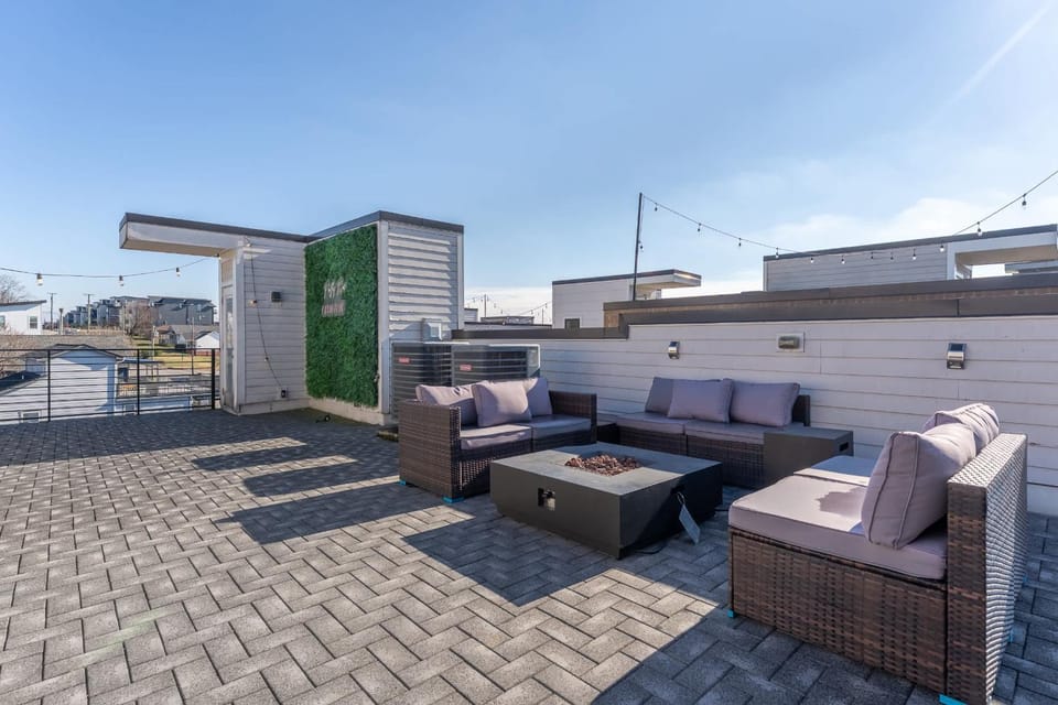 Vivid Vocals - Rooftop Views in 12 South House in Nashville