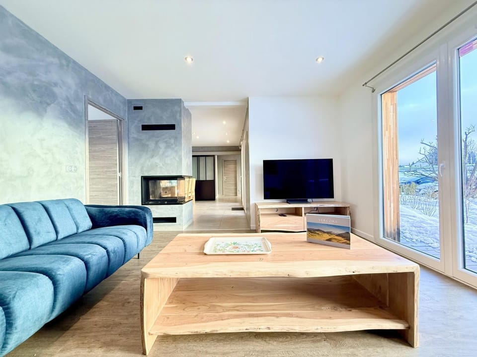 Communal lounge/ TV room, TV and multimedia, Living room
