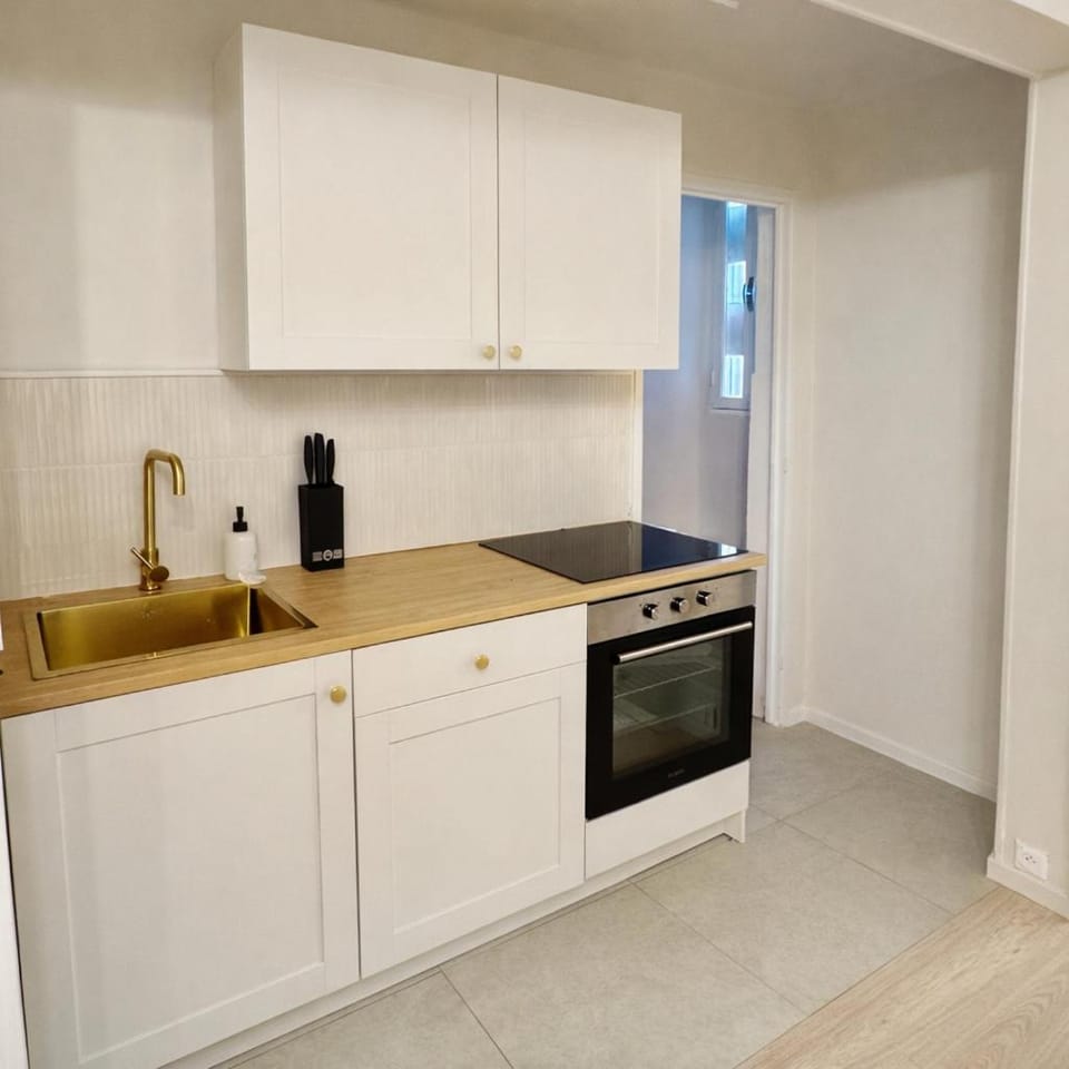 Modern Chic Apartment, Heart of Antibes Apartment in Antibes