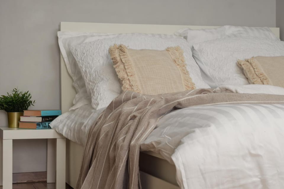 Bed, Bedroom, heating, internet, soundproof